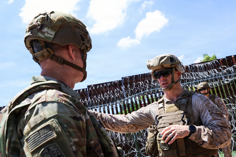 Maj. Gen. Taylor meets with Marines, Soldiers in Nogales