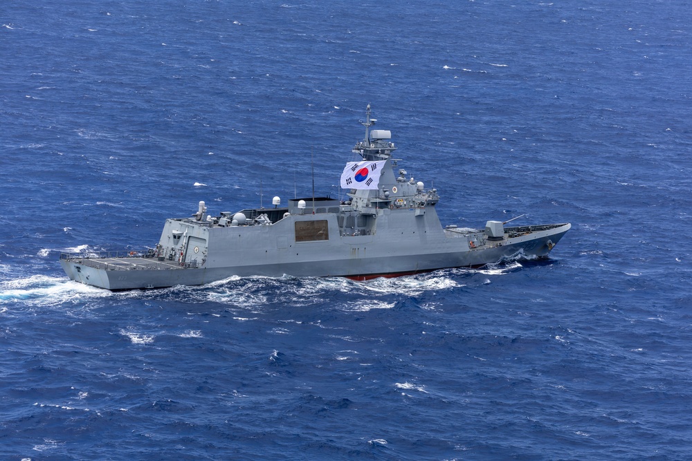 Partner navies sail in formation for RIMPAC 26