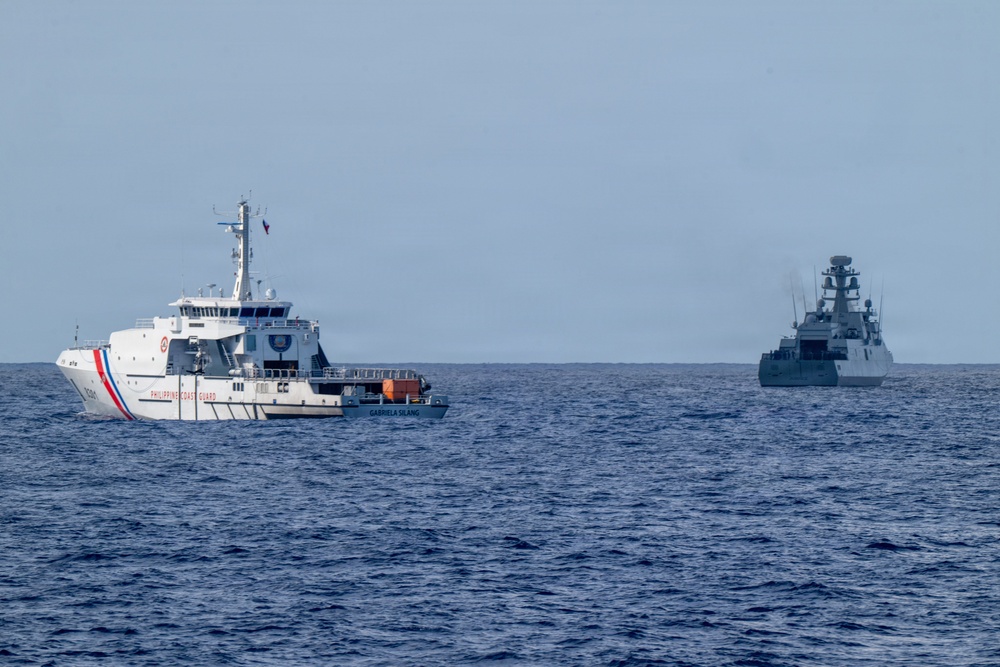 Philippine and U.S. Coast Guard work together during RIMPAC 2026