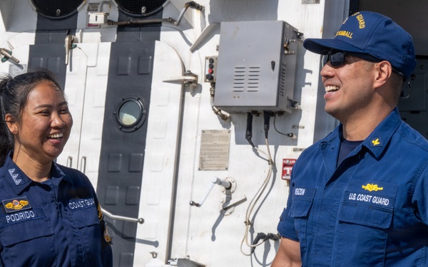 Philippine and U.S. Coast Guard work together during RIMPAC 2026
