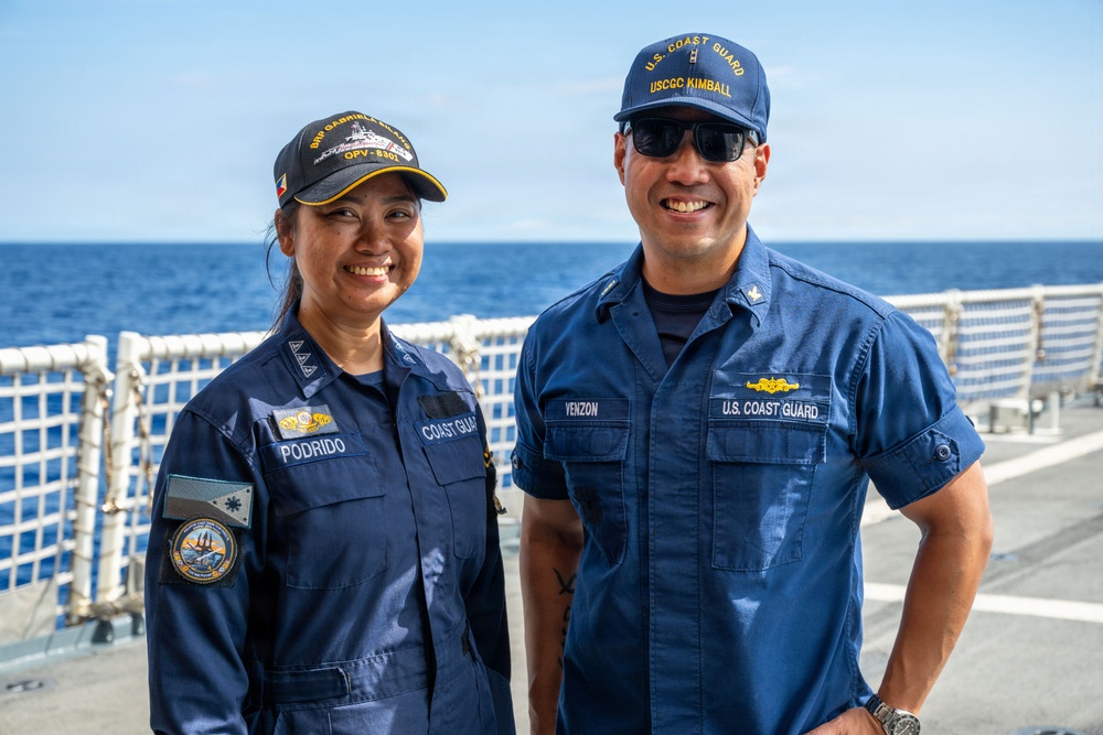 Philippine and U.S. Coast Guard work together during RIMPAC 2026