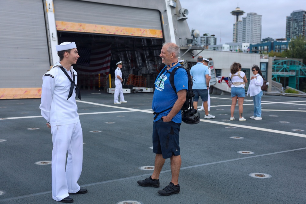 USS Cincinnati hosts ship tours during Seattle Seafair Fleet Week