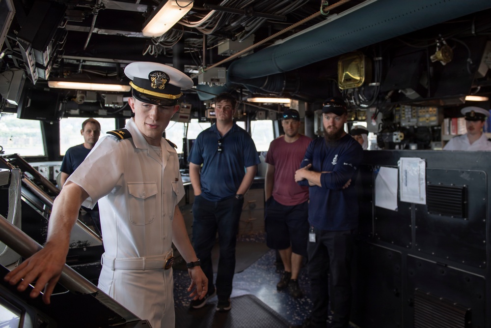 USS Mahan Hosts Tours During Rendez-vous Naval de Quebec (RVNQ) 2026