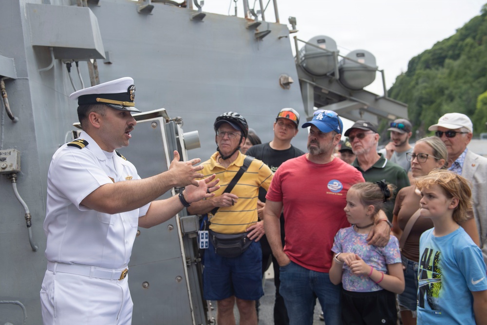 USS Mahan Hosts Tours During Rendez-vous Naval de Quebec (RVNQ) 2026
