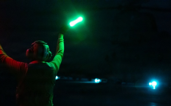USS Essex conducts night flights
