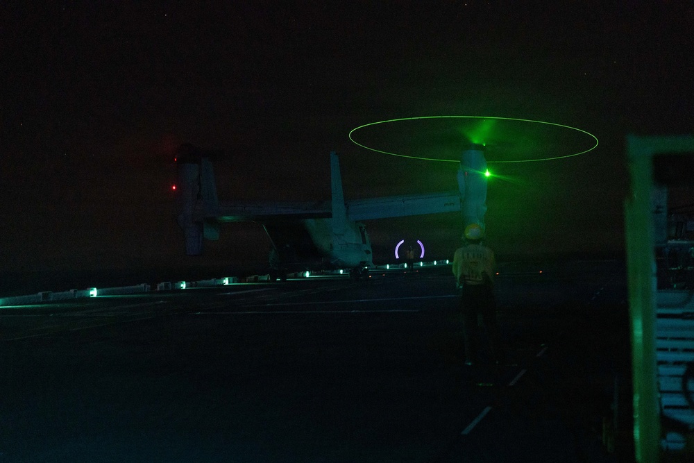 USS Essex conducts night flights