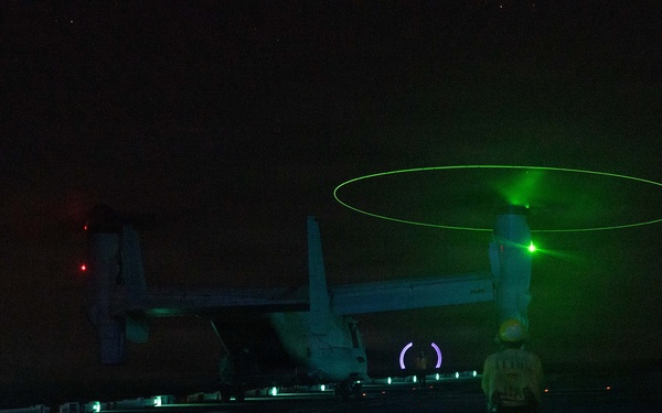 USS Essex conducts night flights