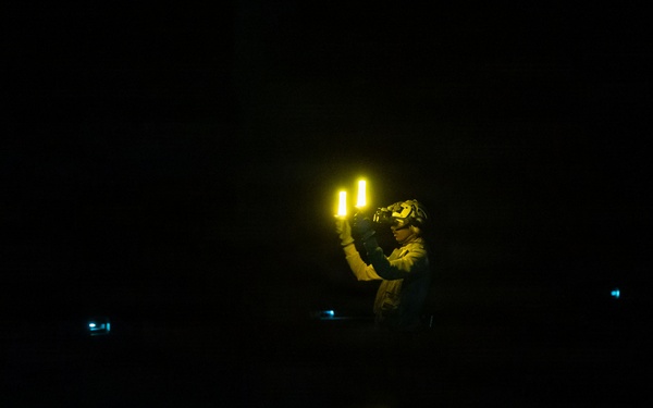 USS Essex conducts night flights