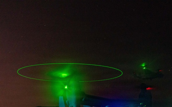 USS Essex conducts night flights