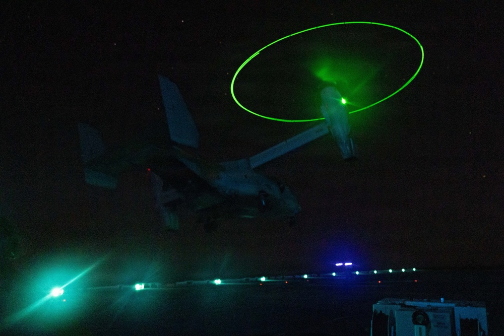 USS Essex conducts night flights