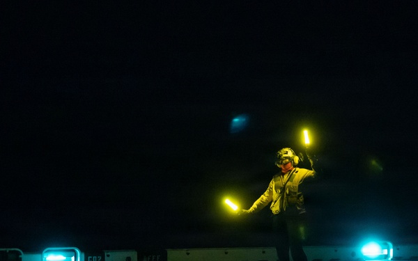 USS Essex conducts night flights