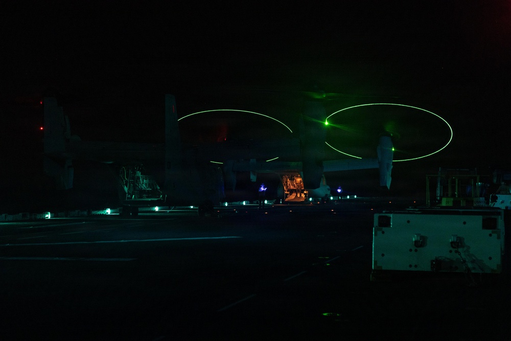 USS Essex conducts night flights