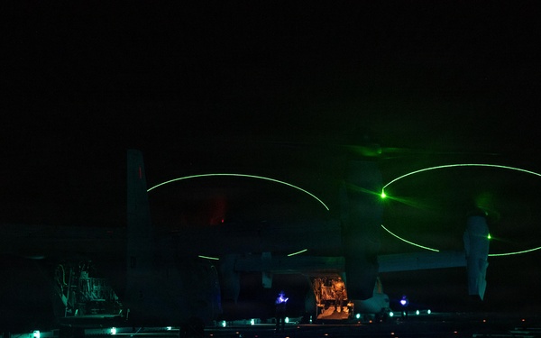 USS Essex conducts night flights