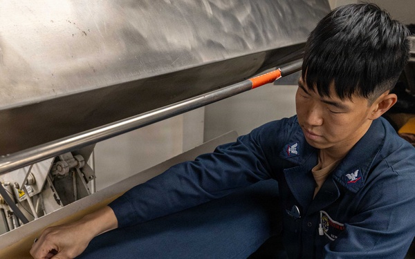 USS Mustin conducts routine operations