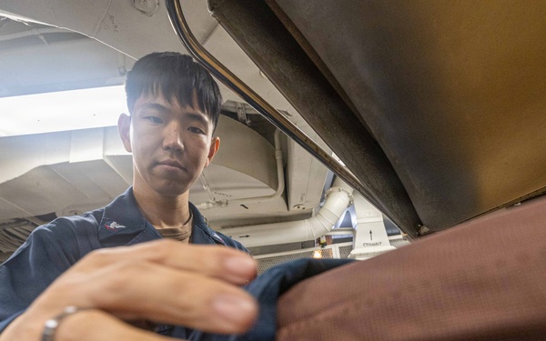 USS Mustin conducts routine operations