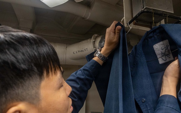 USS Mustin conducts routine operations