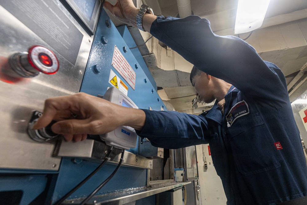 USS Mustin conducts routine operations
