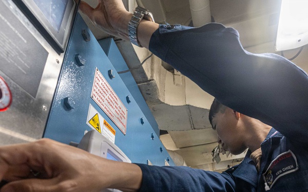 USS Mustin conducts routine operations