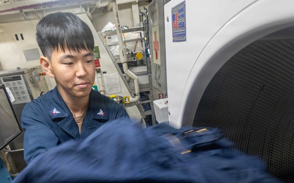 USS Mustin conducts routine operations