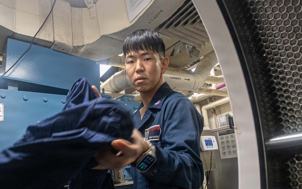 USS Mustin conducts routine operations