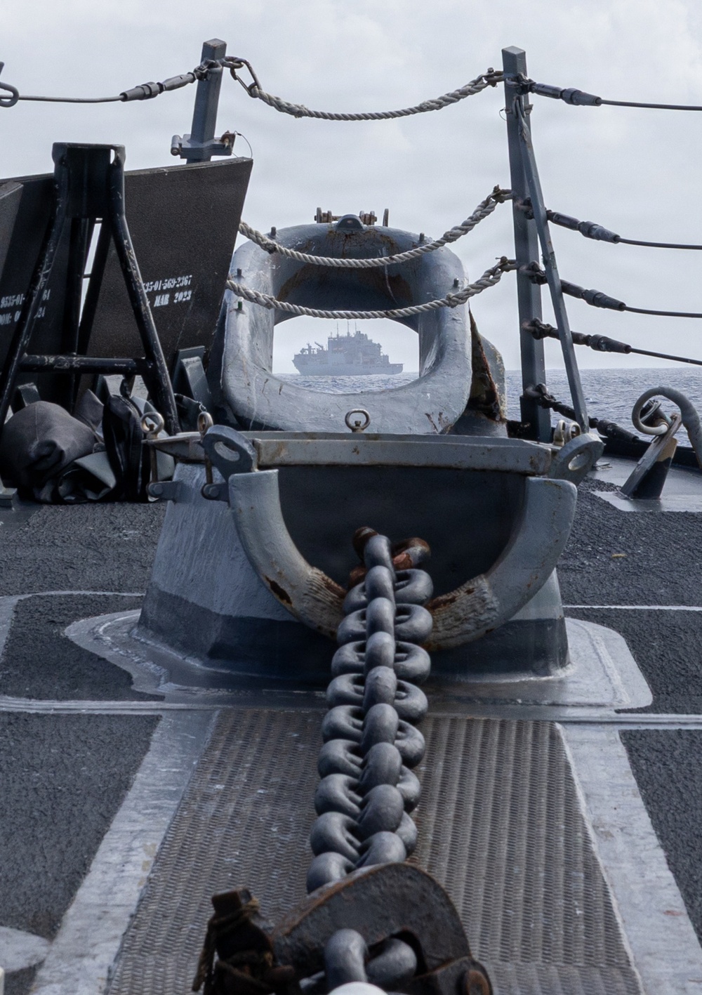 USS Mustin conducts replenishment-at-sea with USNS Wally Schirra