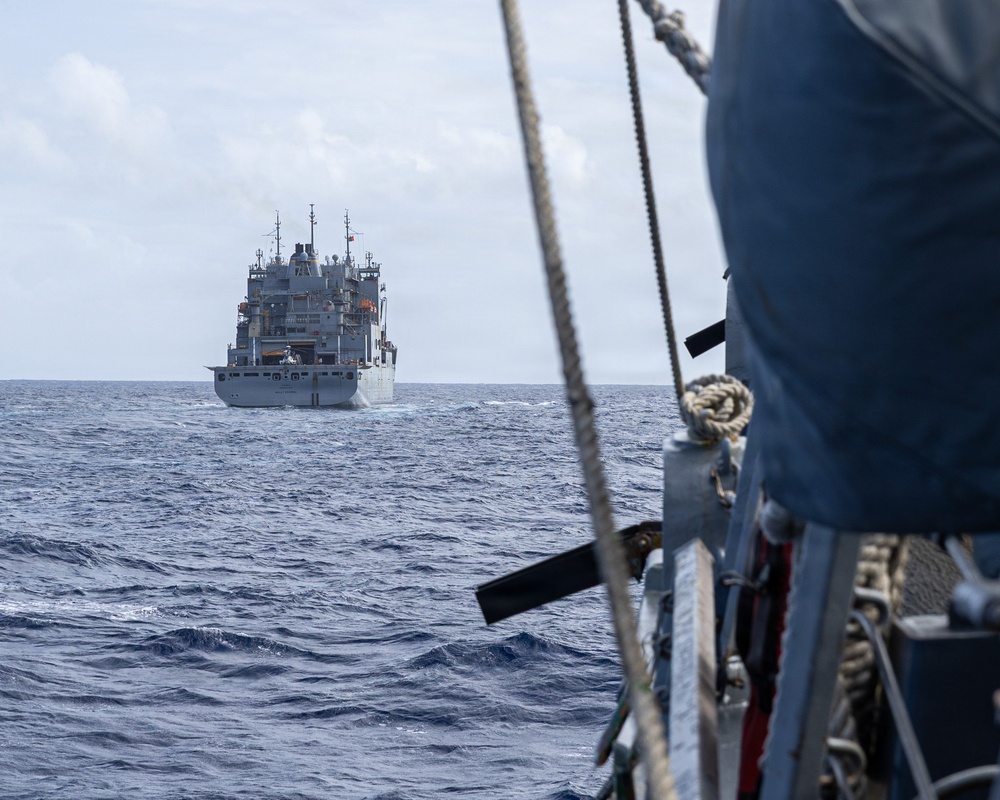 USS Mustin conducts replenishment-at-sea with USNS Wally Schirra