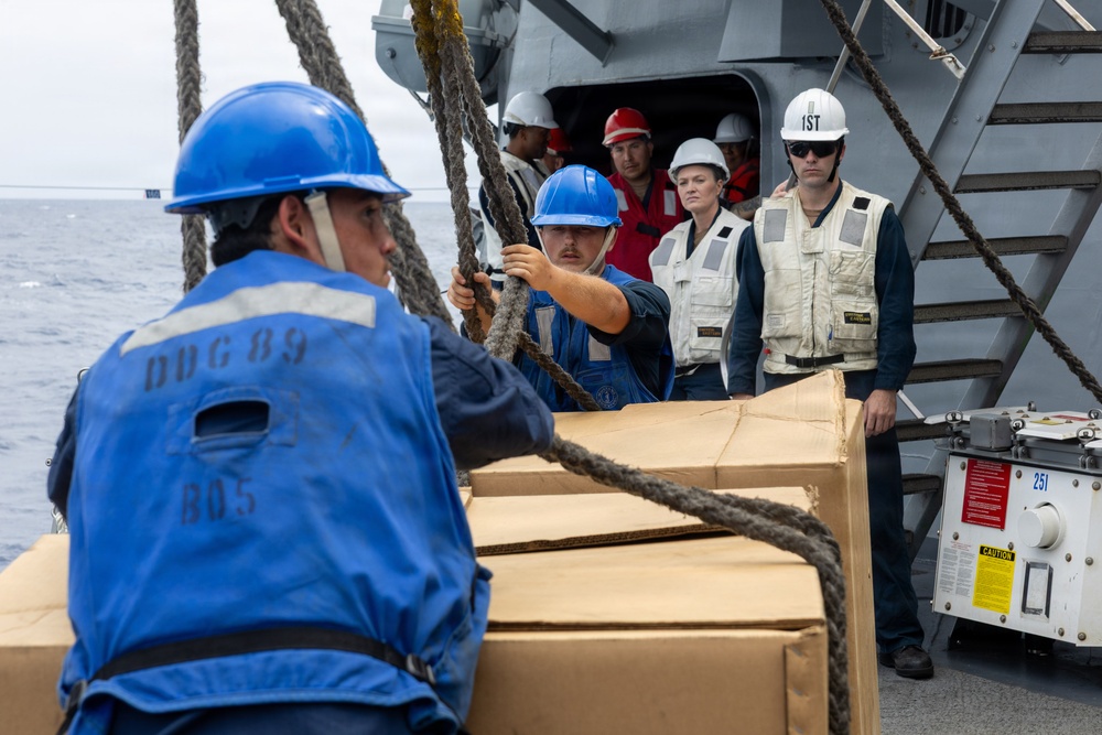 USS Mustin conducts replenishment-at-sea with USNS Wally Schirra