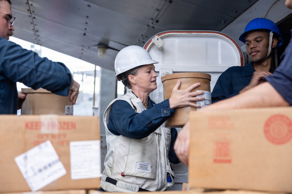 USS Mustin conducts replenishment-at-sea with USNS Wally Schirra