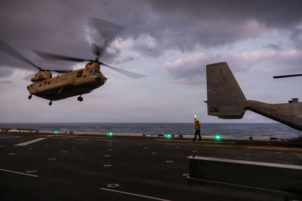 USS Essex conducts night flights