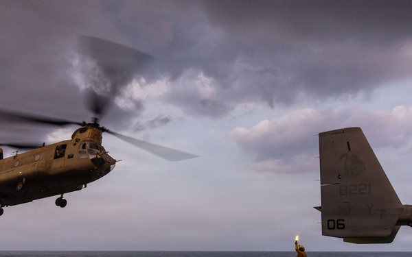 USS Essex conducts night flights