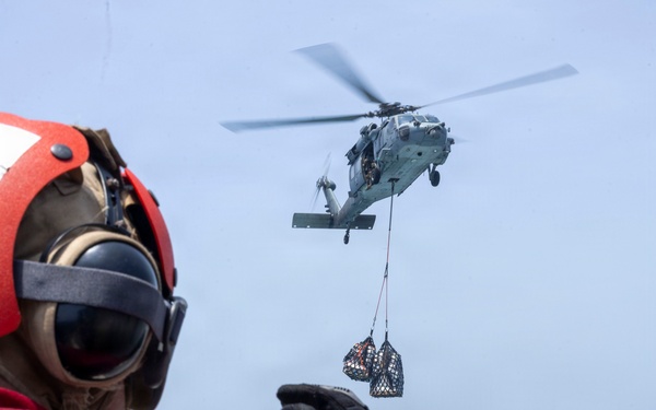 USS Comstock Conducts VERTREP