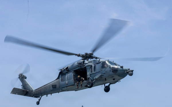 USS Comstock Conducts VERTREP