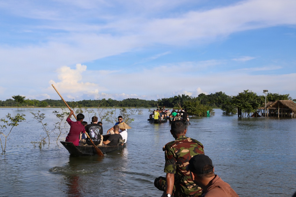 U.S. Army Soldiers Enjoy a Recreational Day in Bangladesh