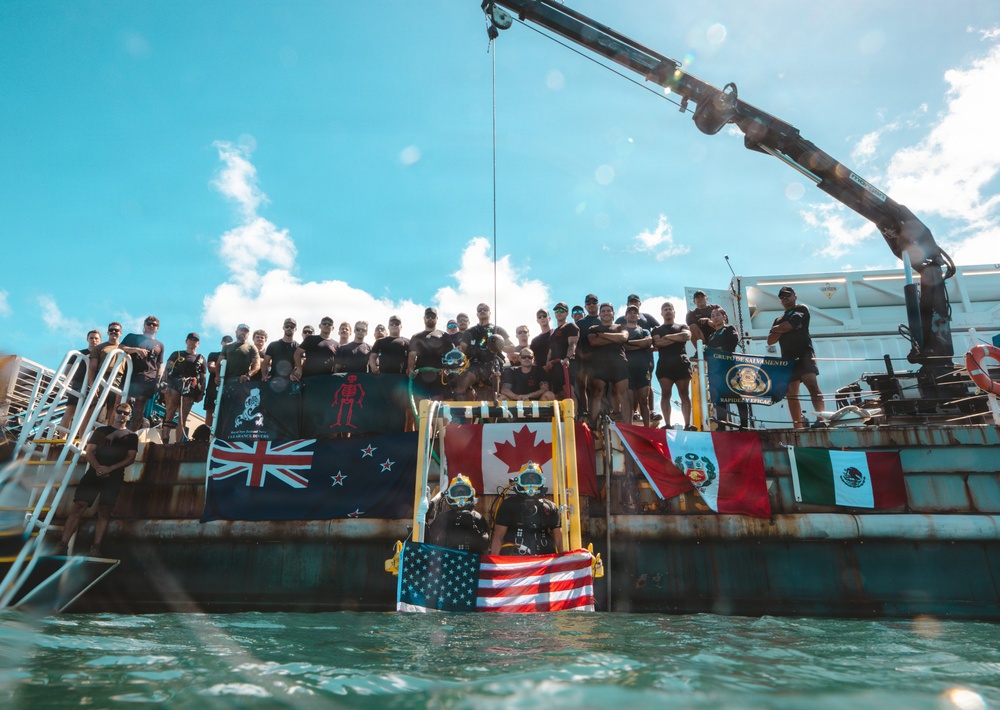 Multinational Navy divers conduct a salvage dive during RIMPAC 26
