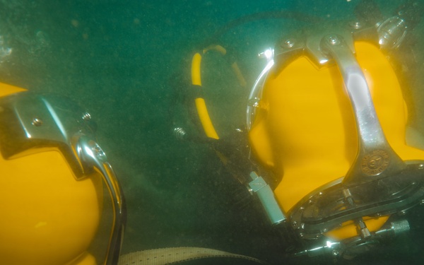 Multinational Navy divers conduct a salvage dive during RIMPAC 26