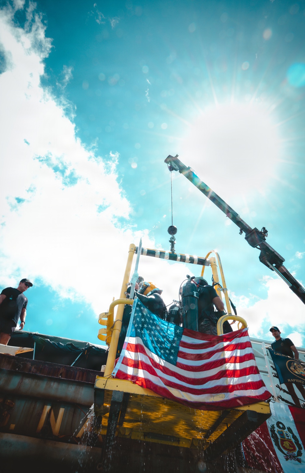 Multinational Navy divers conduct a salvage dive during RIMPAC 26