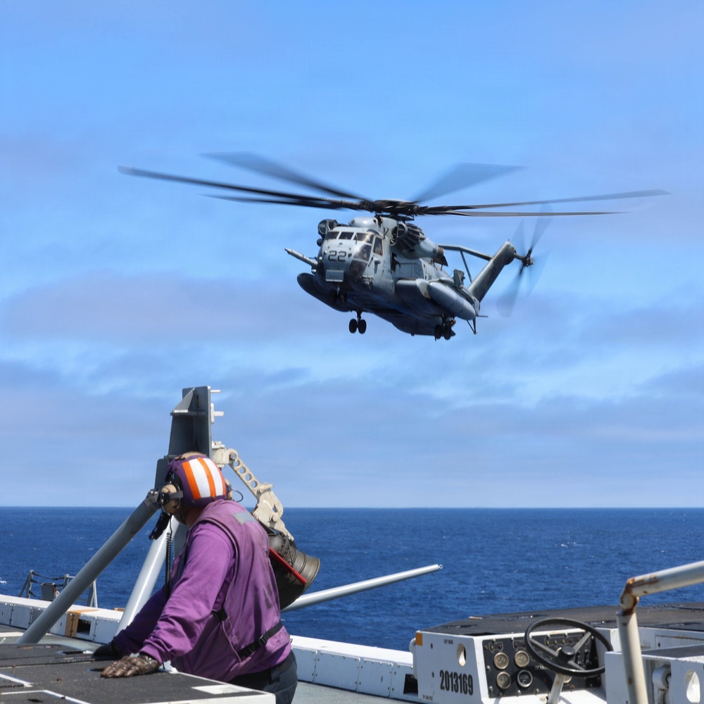John P. Murtha Conducts ARGMUEX with Makin Island ARG