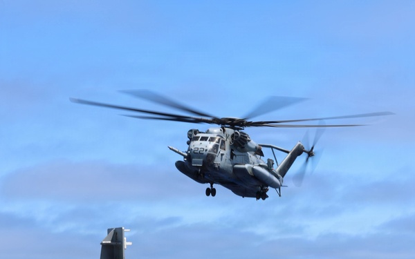 John P. Murtha Conducts ARGMUEX with Makin Island ARG