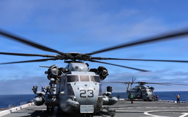 John P. Murtha Conducts ARGMUEX with Makin Island ARG
