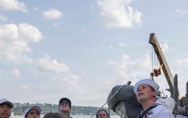 USS Mahan Hosts Tours During Rendez-vous Naval de Quebec (RVNQ) 2026