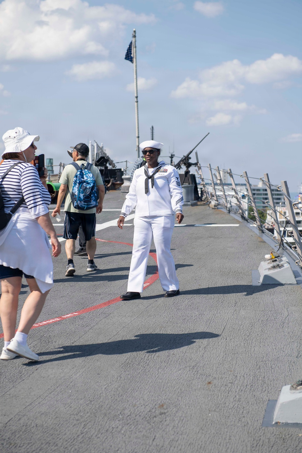 USS Mahan Hosts Tours During Rendez-vous Naval de Quebec (RVNQ) 2026