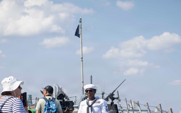 USS Mahan Hosts Tours During Rendez-vous Naval de Quebec (RVNQ) 2026