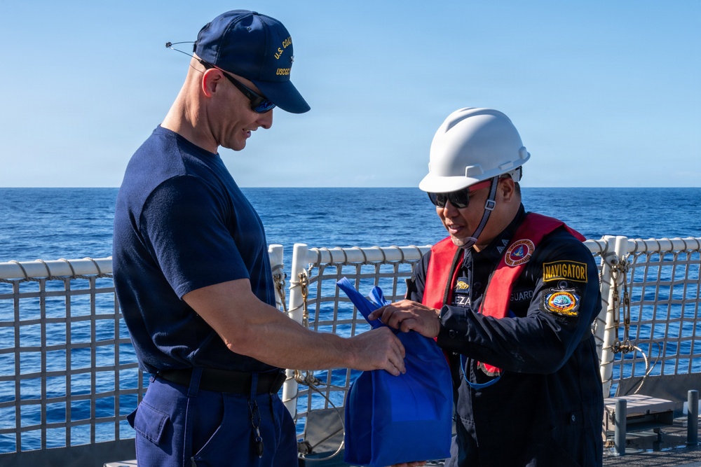 USCGC Kimball (WMSL 756) commanding officer speaks with Philippine coast guardsmen
