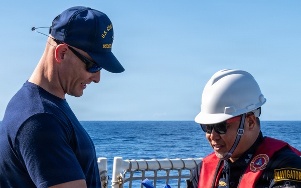 USCGC Kimball (WMSL 756) commanding officer speaks with Philippine coast guardsmen
