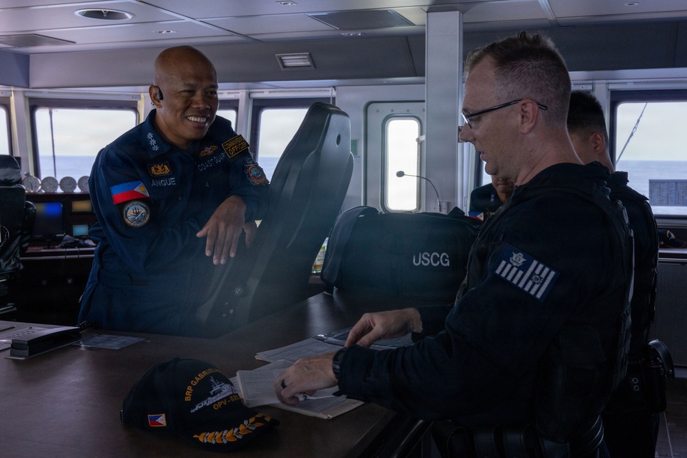 U.S. and Philippine Coast Guard conduct training during RIMPAC 2026