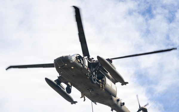 RIMPAC 2026: 25th CAB, 15th MEU conduct sling load training