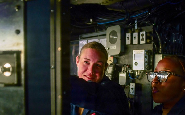 Warfare tactics instructors conduct training on USS Essex during RIMPAC 2026
