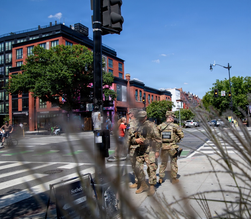 U.S. National Guardsmen Assigned to JTF-DC Presence Patrol