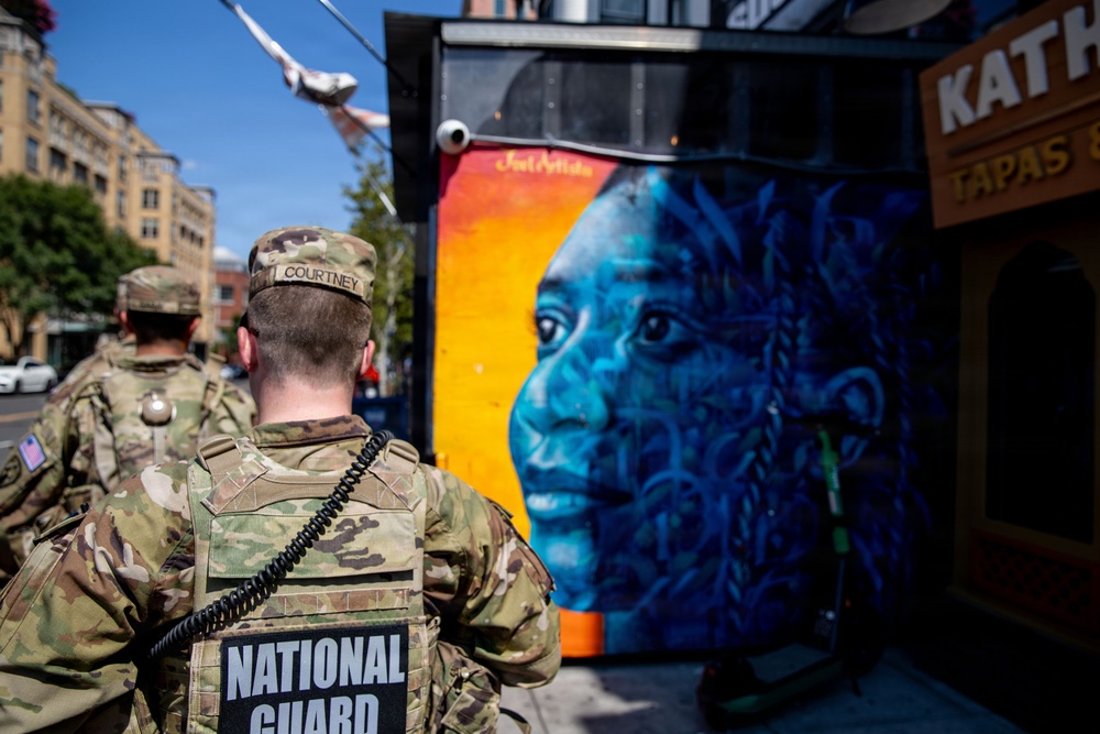 U.S. National Guardsmen Assigned to JTF-DC Presence Patrol