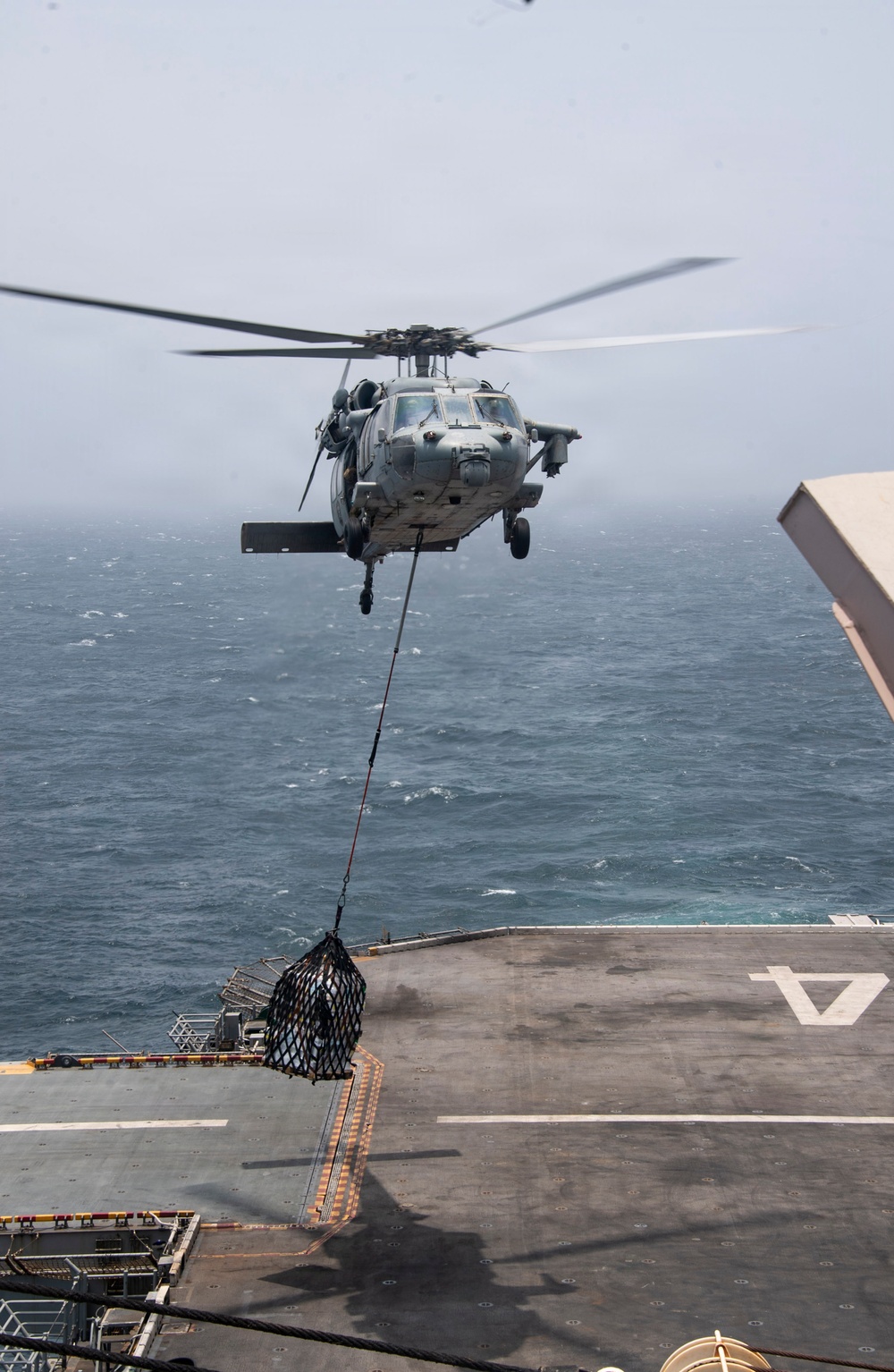 USS Boxer, USNS Carl Brashear Conduct VERTREP